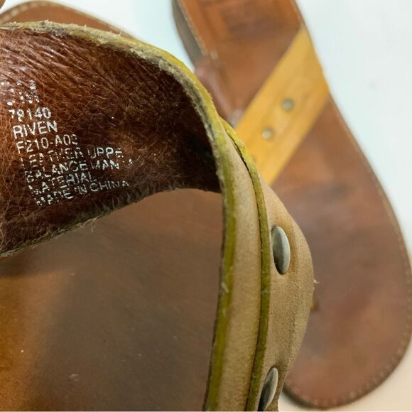 Frye riven Brown Red Leather Studded Thong Sandals Flats Heel Size 9 Made Brazil - Picture 3 of 9